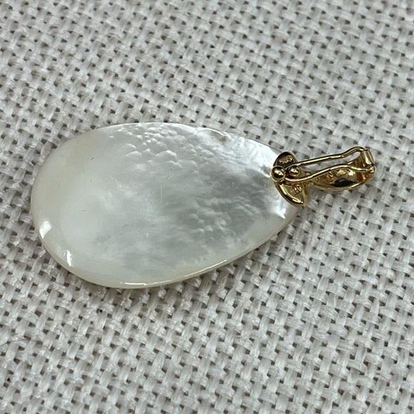 Genuine Vintage 14k Gold Mother-of-Pearl Teardrop Pendant, 7.1g, Stamped 14K - Picture 14 of 17